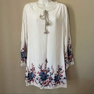 Saks Fifth Avenue dress white with blue roses and flowers medium